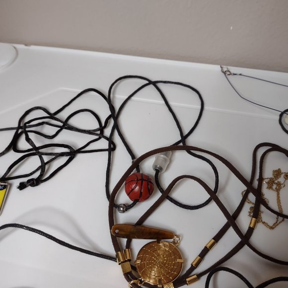 Lot Of Over 30 Pendant Necklaces. As Is. - Picture 14 of 16